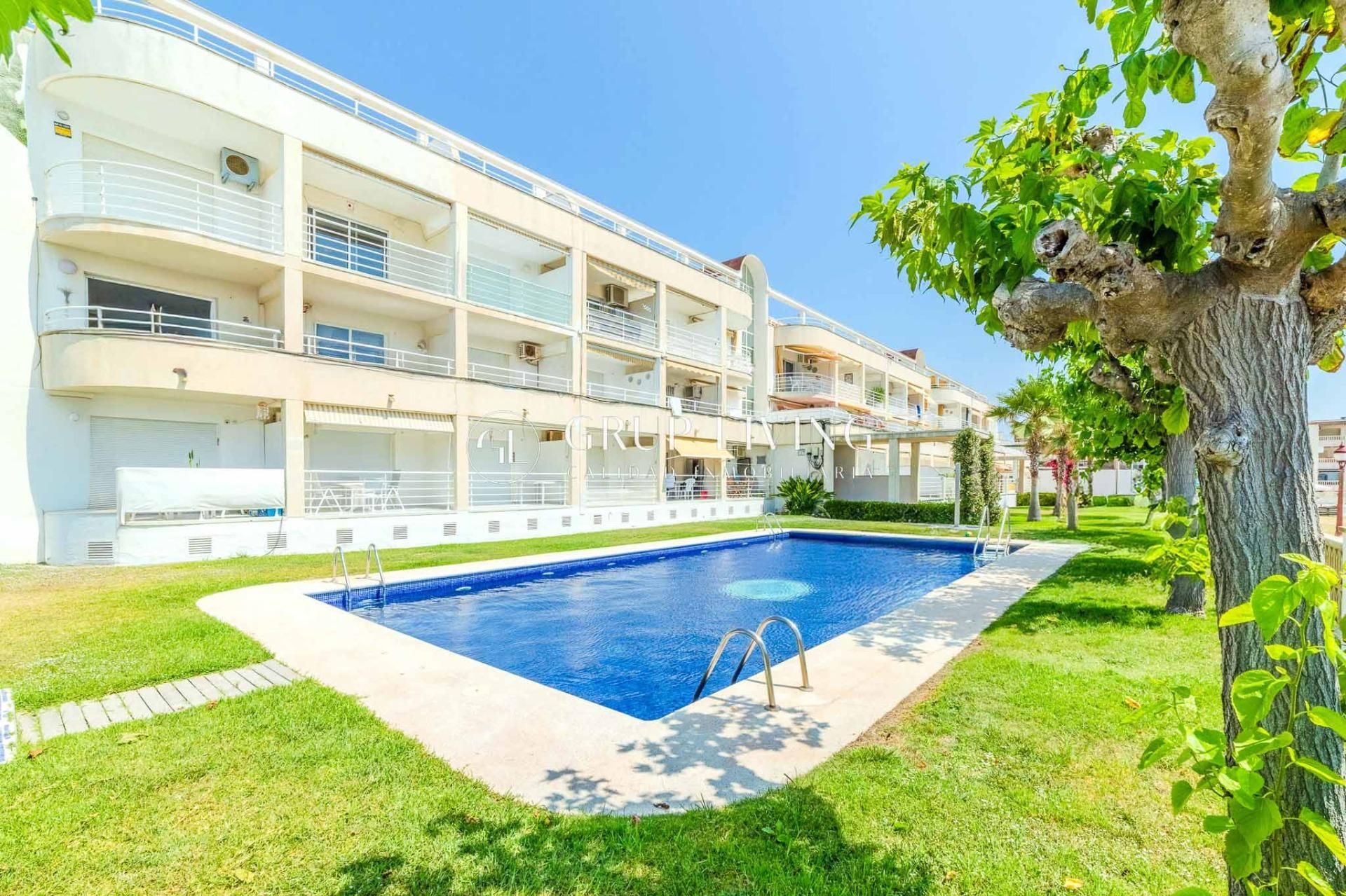 Vista exterior de Piso en venta en Cubelles con Aire acondicionado, Jardín privado y Parquet