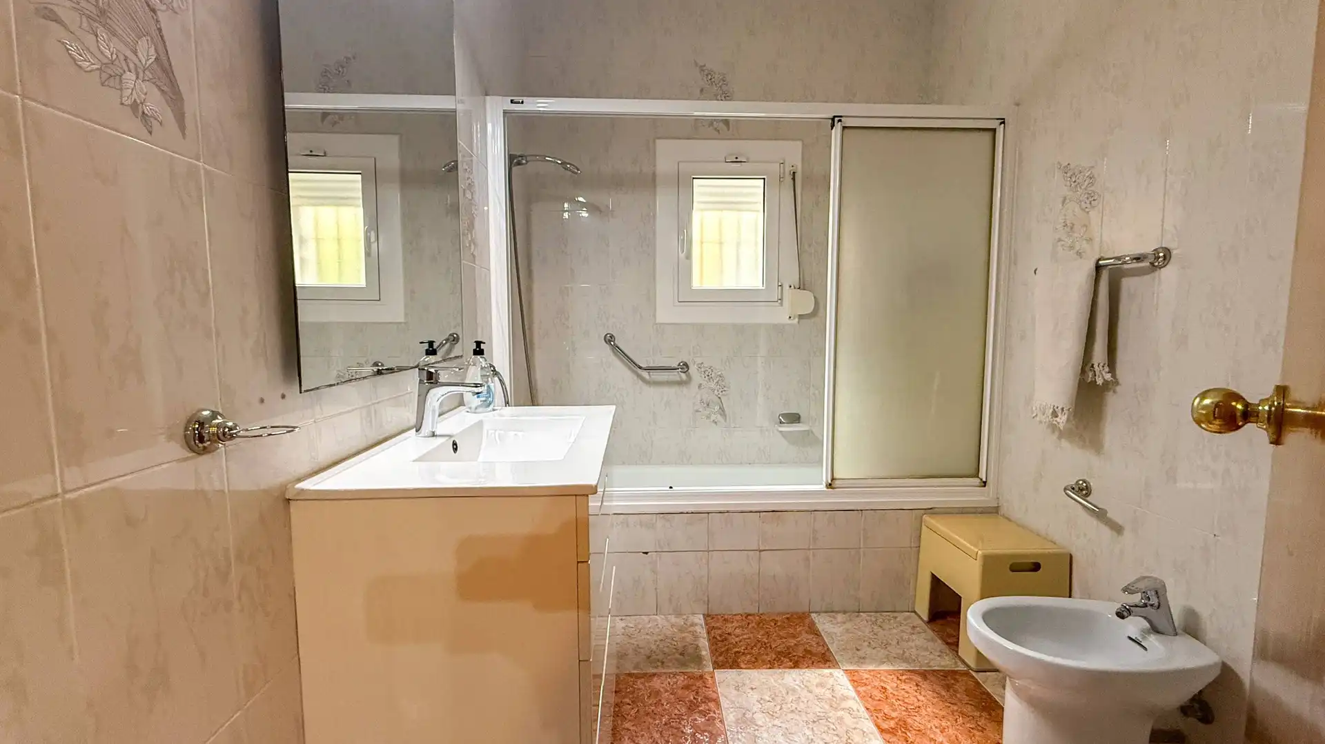 Bany de Casa o xalet en venda en Cunit amb Terrassa, Piscina i Moblat
