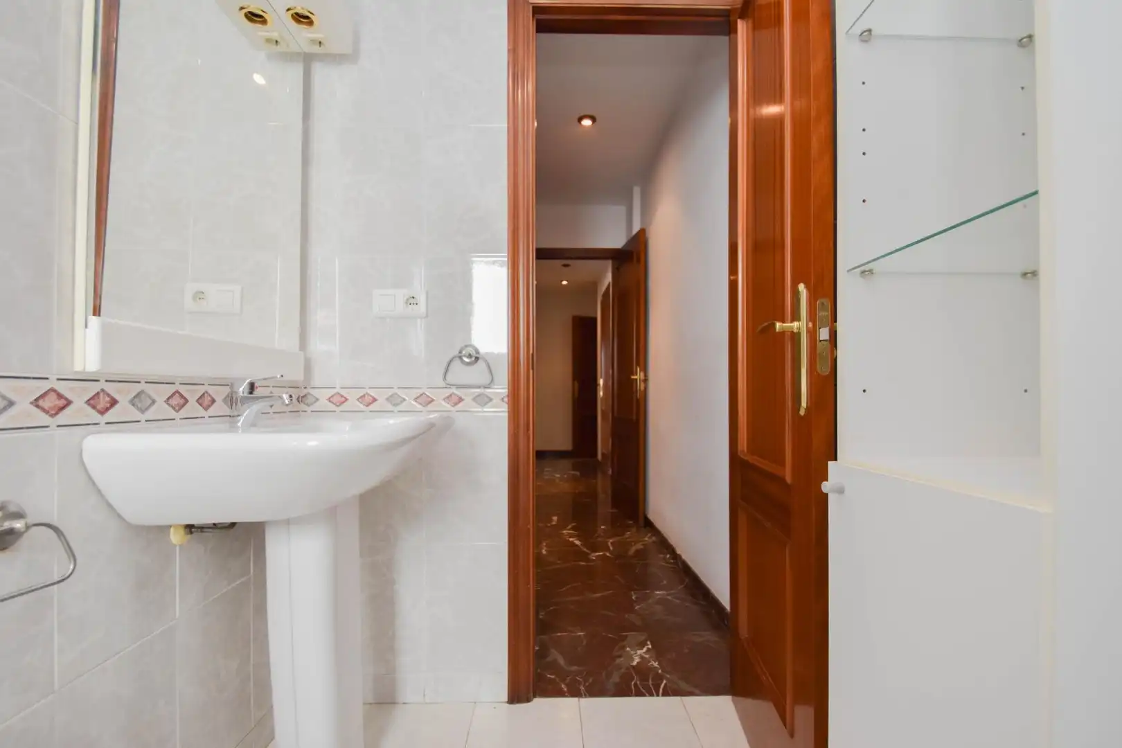 Baño de Piso en venta en Granada con Aire acondicionado, Calefacción y Terraza