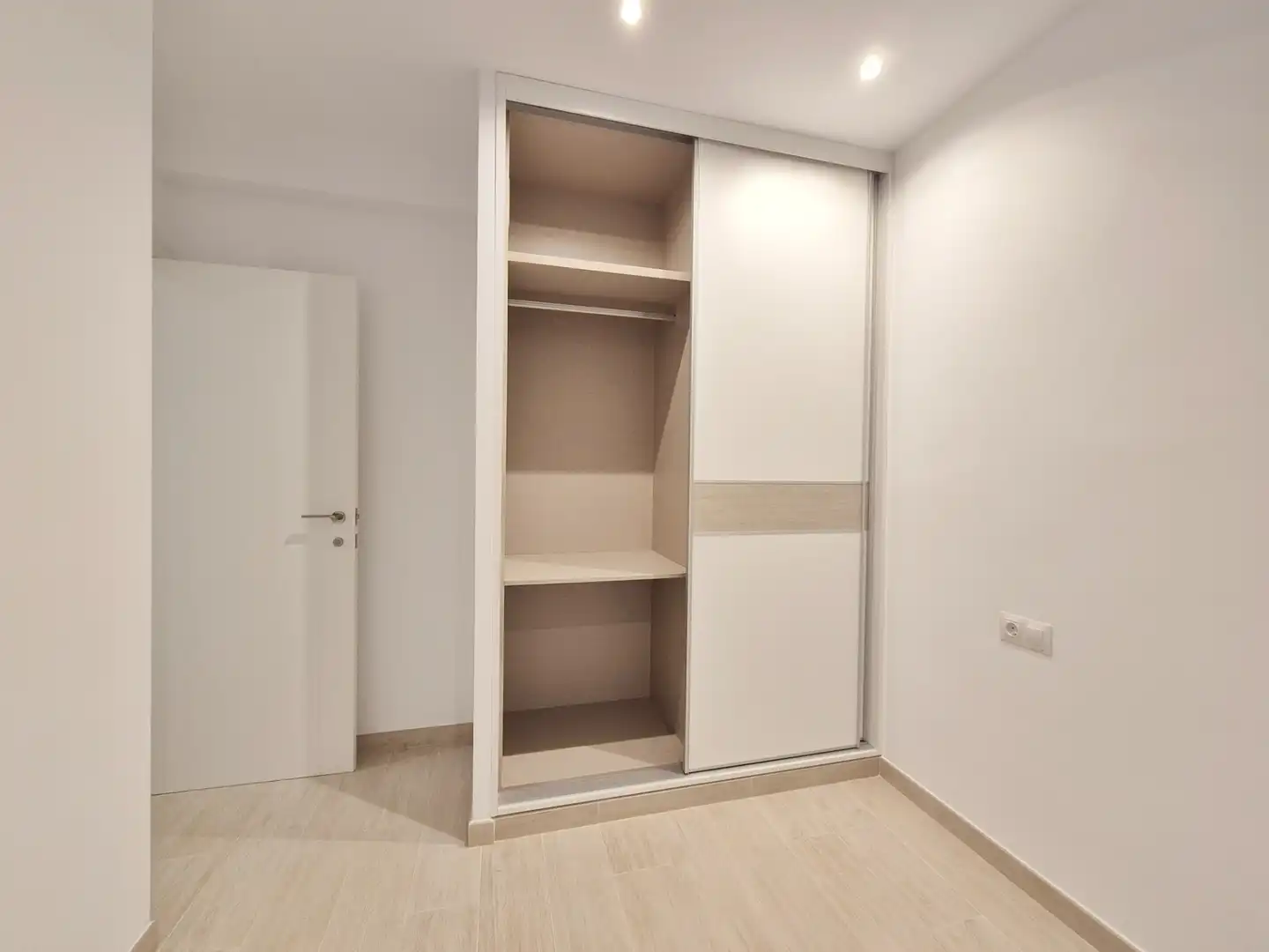 Habitación de Piso en venta en Valencia con Aire acondicionado, Parquet y Horno