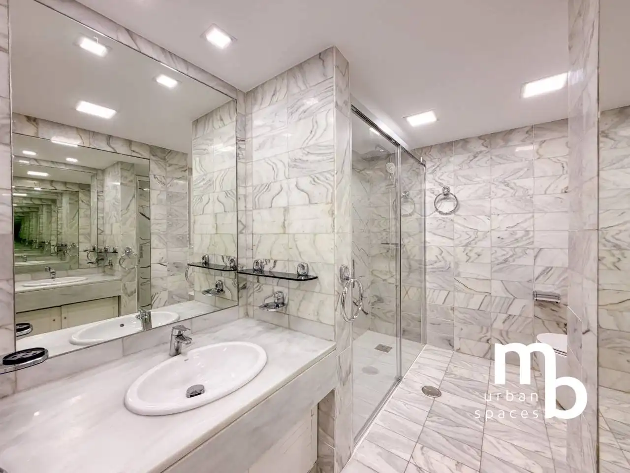 Bathroom of Flat for rent in Fuencarral - El Pardo