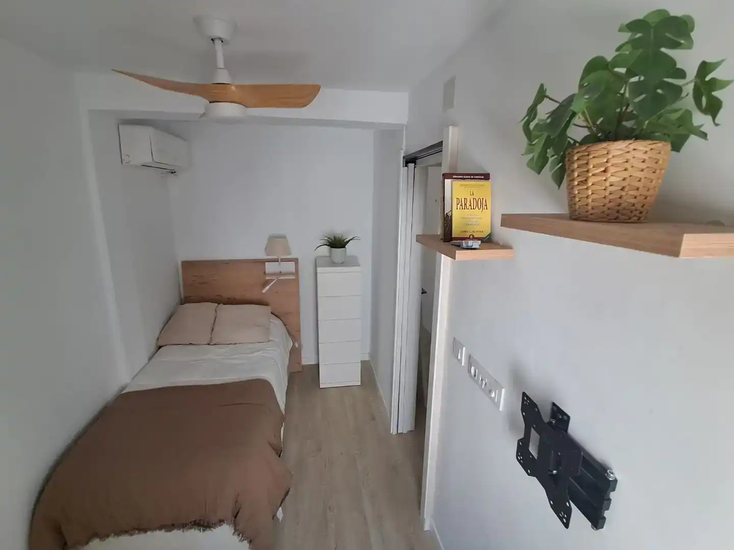 Habitación de Piso de alquiler en Sevilla con Aire acondicionado, Parquet y Amueblado