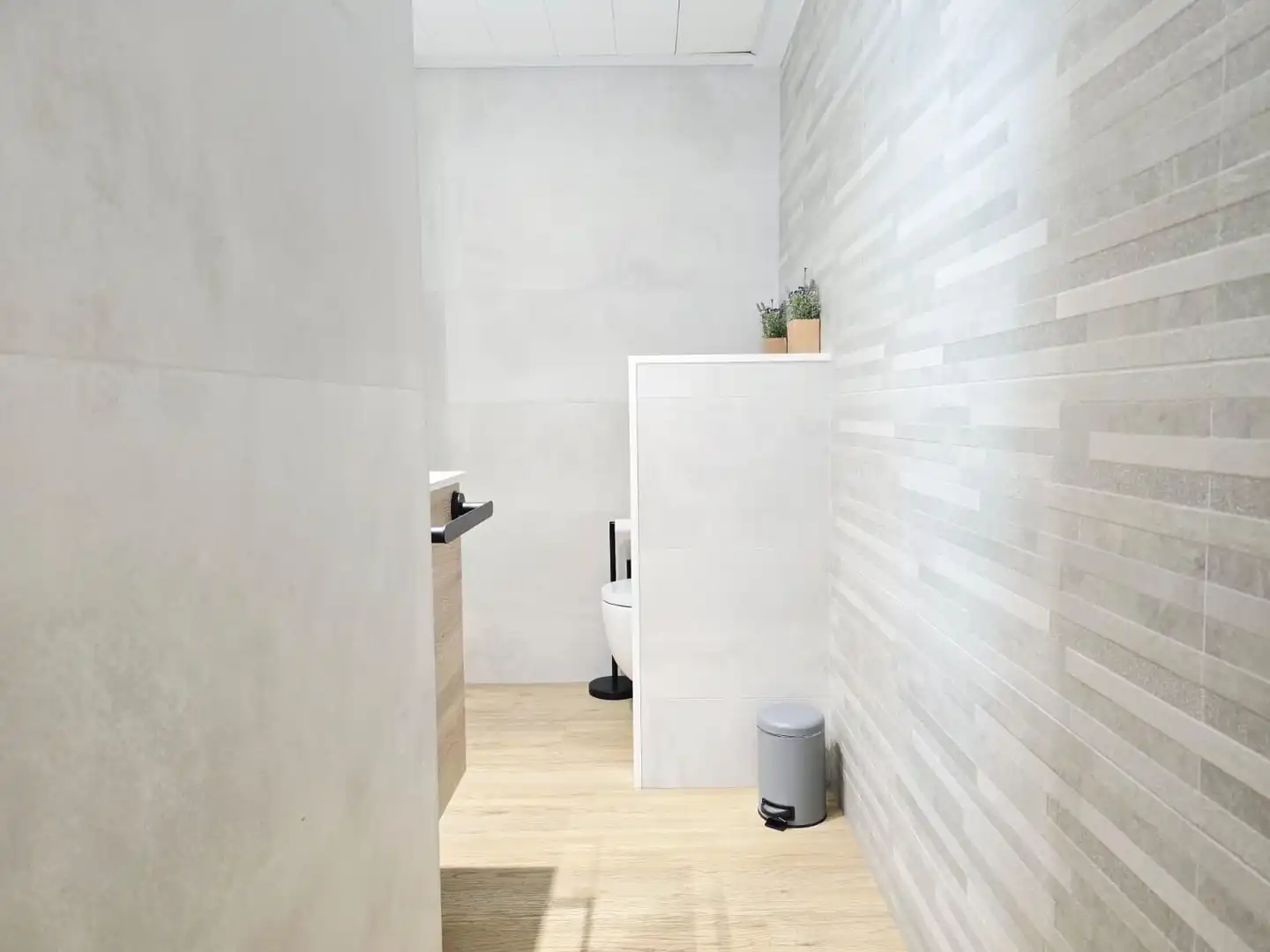 Bathroom of Flat for rent in Valencia  with Parquet flooring and Terrace