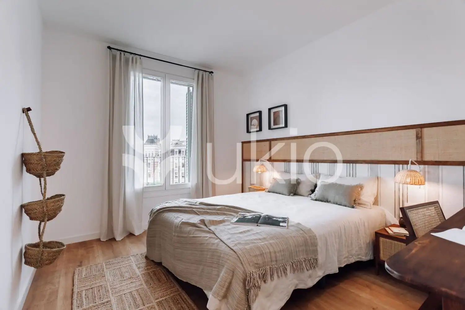 Dormitori de Apartament de lloguer en Barcelona amb Aire condicionat, Moblat i Forn