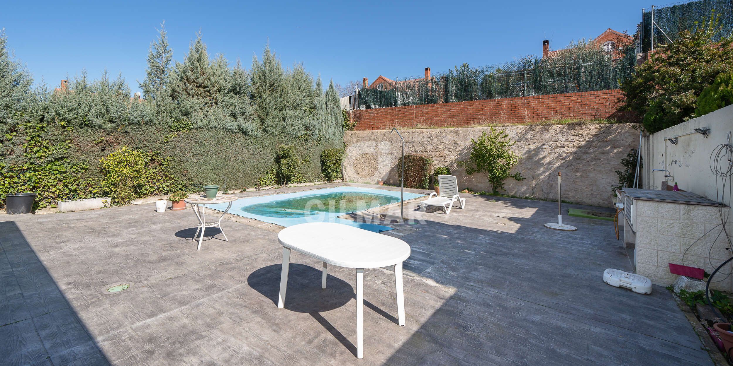 Swimming pool of Single-family semi-detached for sale in Coslada  with Heating, Private garden and Swimming Pool