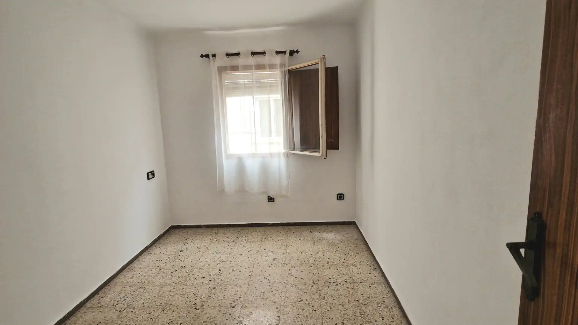 Schlafzimmer von Dachboden zum Verkauf in Santa Coloma de Gramenet mit Klimaanlage, Heizung und Terrasse