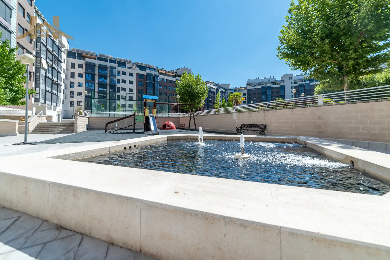 Swimming pool of Flat for sale in Madrid  with Air Conditioner, Heating and Storage room
