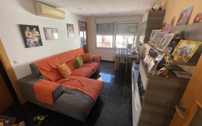 Sala d'estar de Àtic en venda en Cornellà de Llobregat amb Aire condicionat, Calefacció i Internet