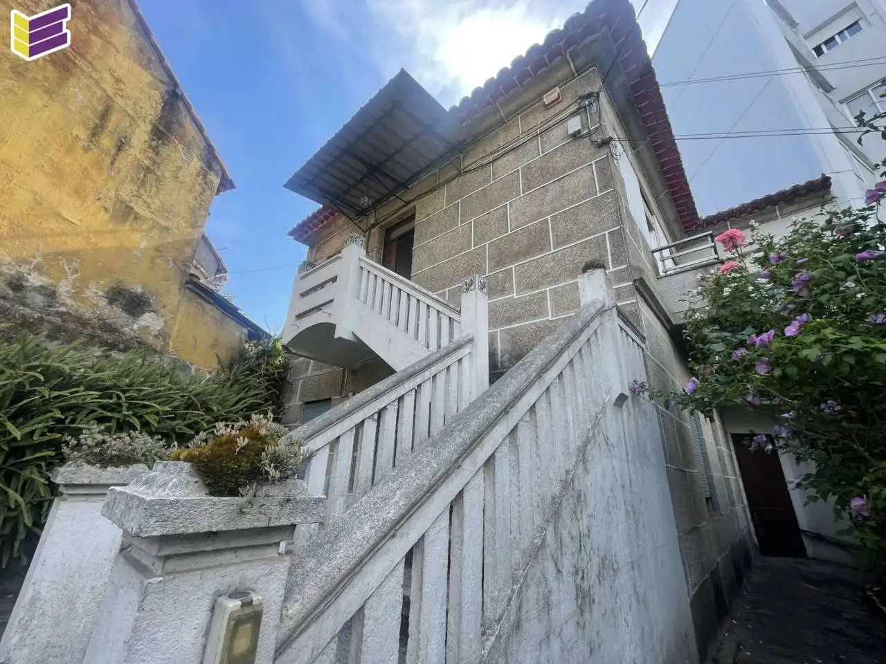 Vista exterior de Casa o xalet en venda en Vigo  amb Calefacció, Jardí privat i Terrassa