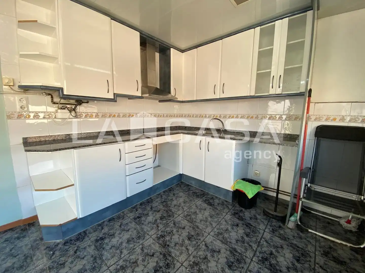 Cocina de Ático en venta en Santa Coloma de Gramenet con Calefacción y Terraza
