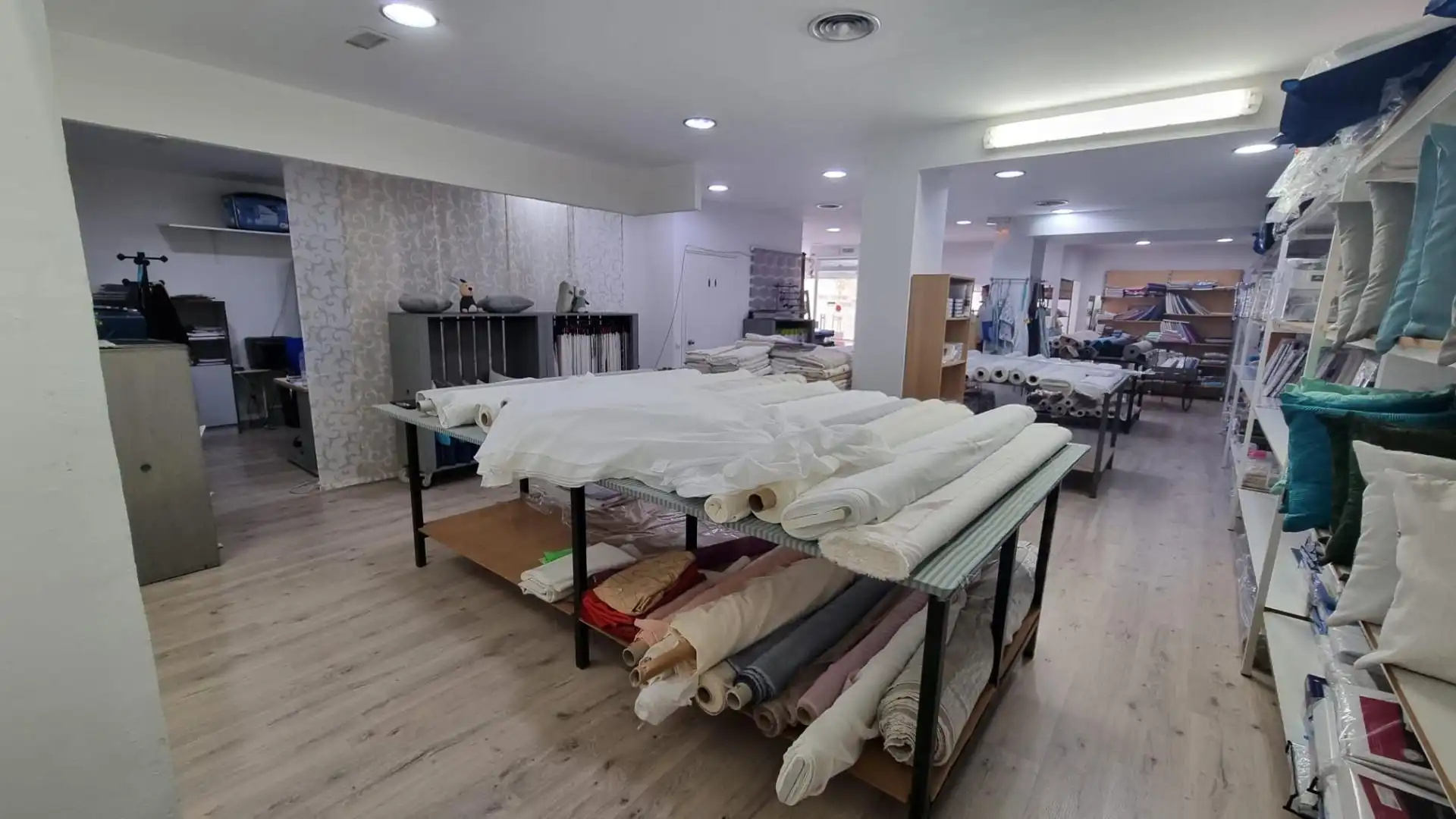Business premises for sale in Poble, imagen 4