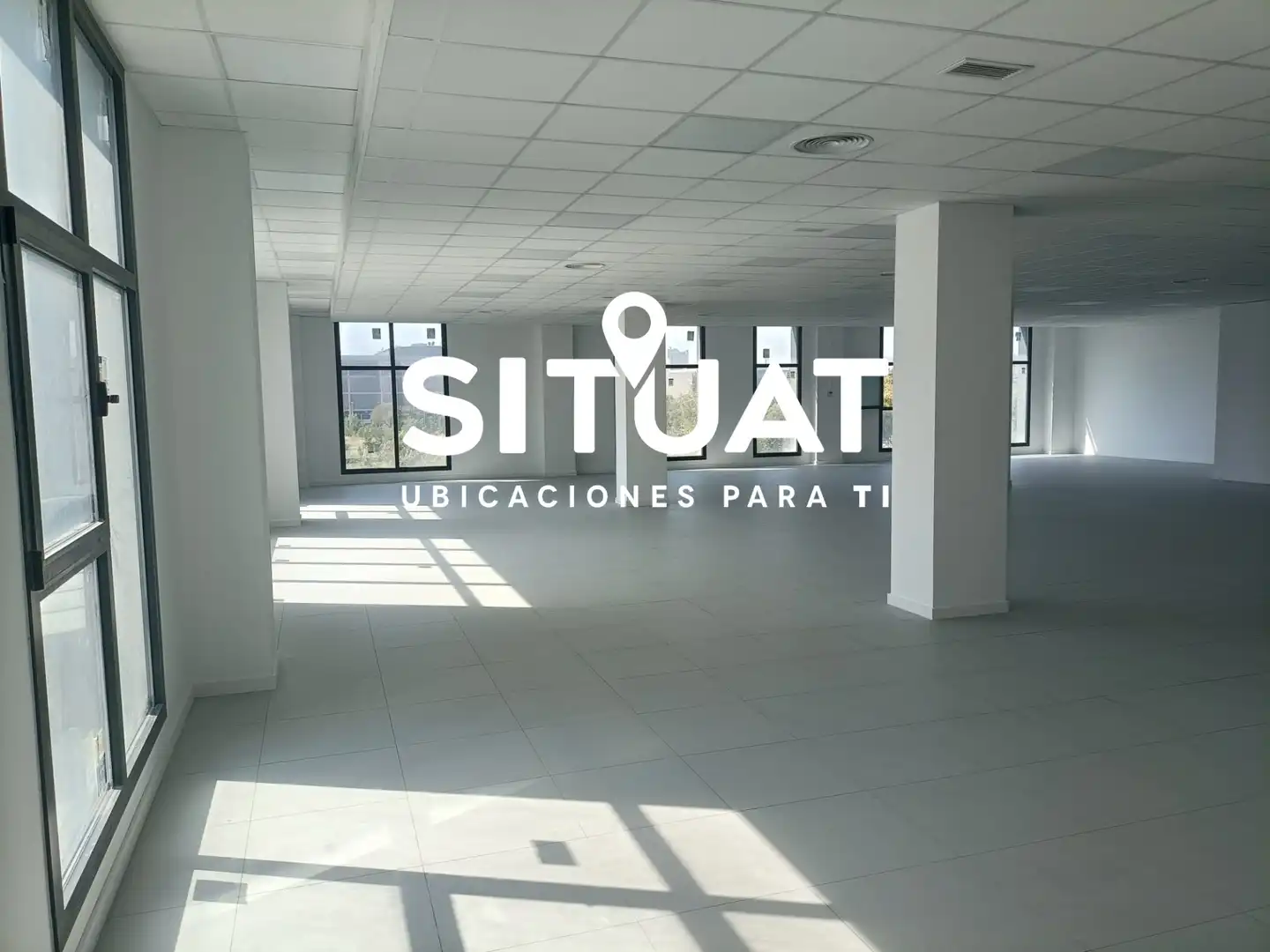 Oficina de alquiler en L'Hospitalet de Llobregat con Aire acondicionado, Calefacción y Alarma