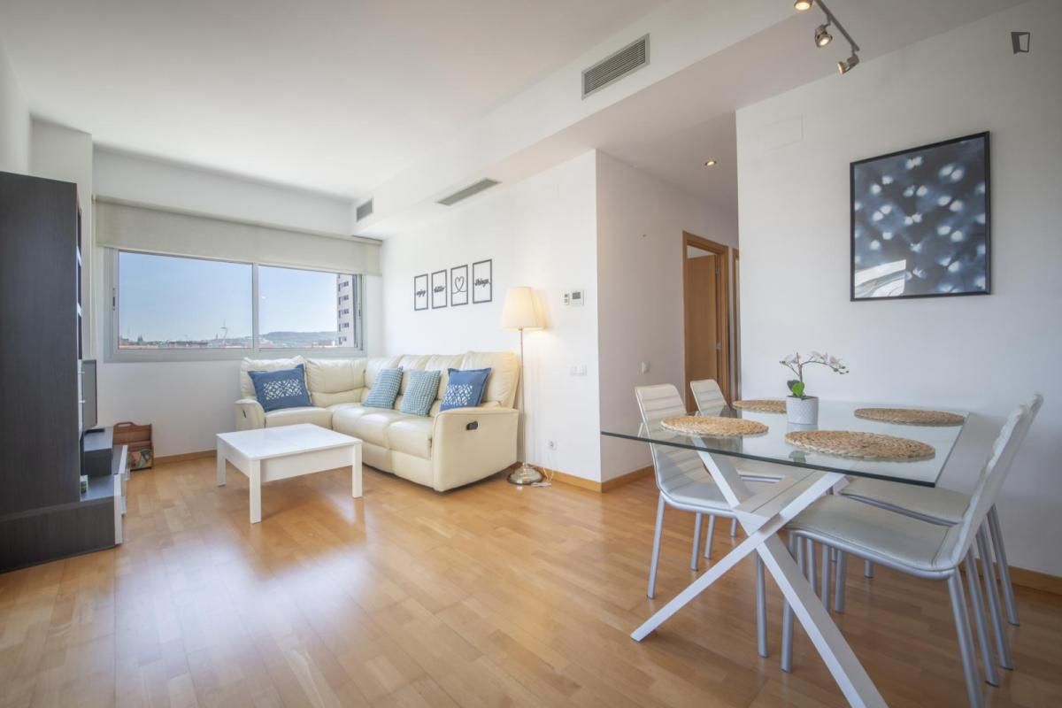 Sala d'estar de Apartament de lloguer en L'Hospitalet de Llobregat amb Aire condicionat, Moblat i Forn