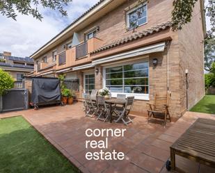 Exterior view of Single-family semi-detached for sale in Sant Cugat del Vallès  with Heating, Private garden and Parquet flooring