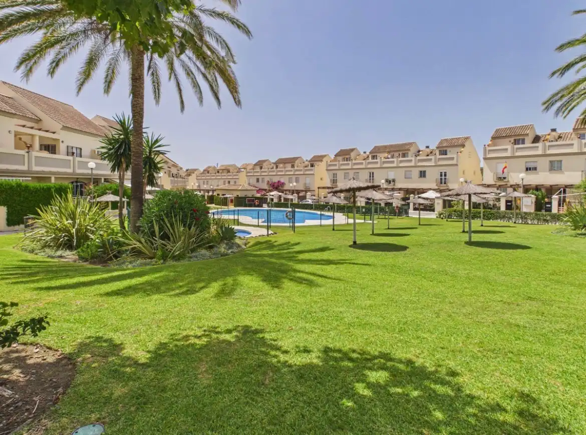 Pis amb piscina en venda a Manilva Pueblo, imagen 2
