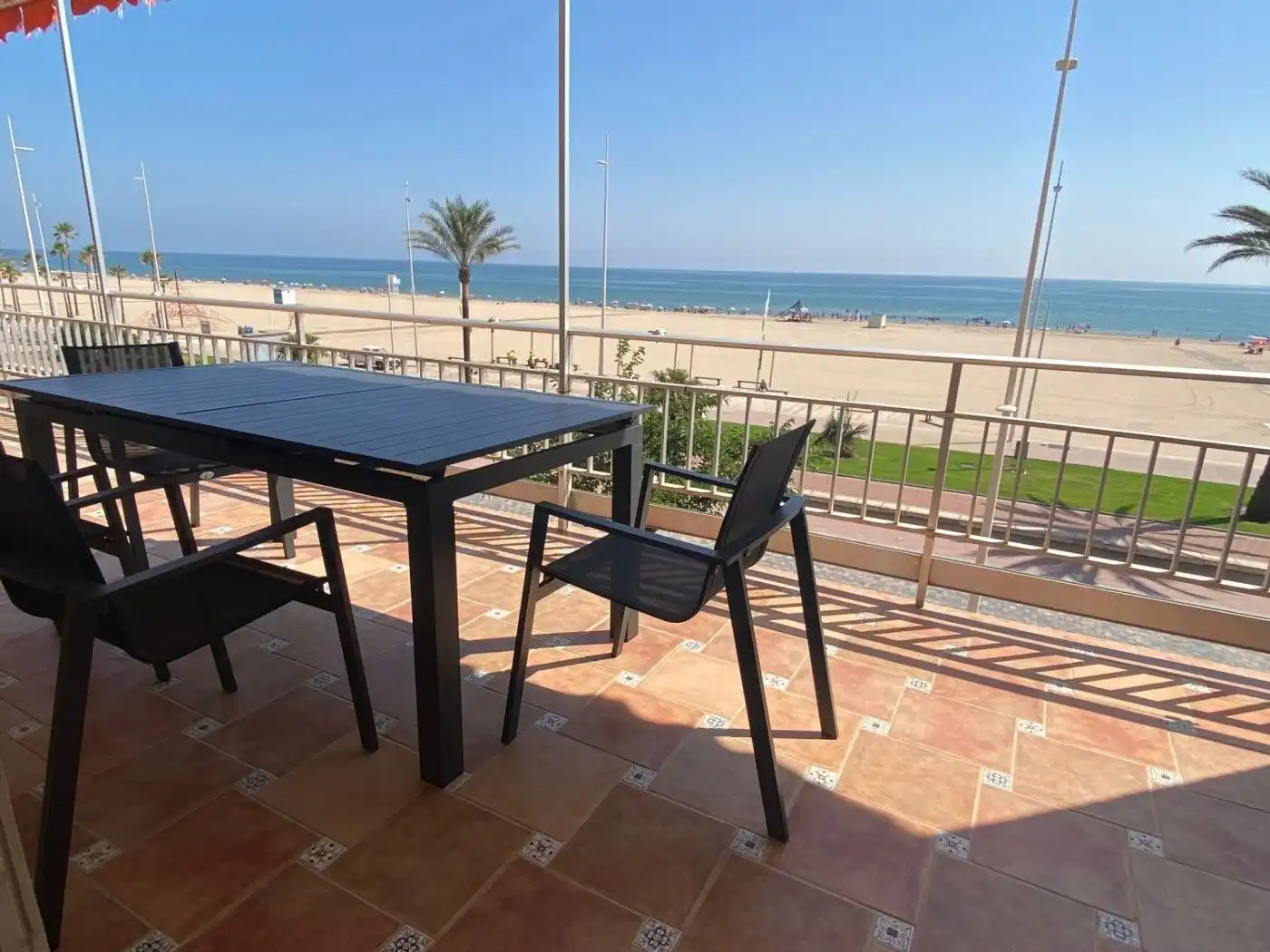 Mini appartamento con giardino in affitto a Passeig Maritim Neptu, imagen 3