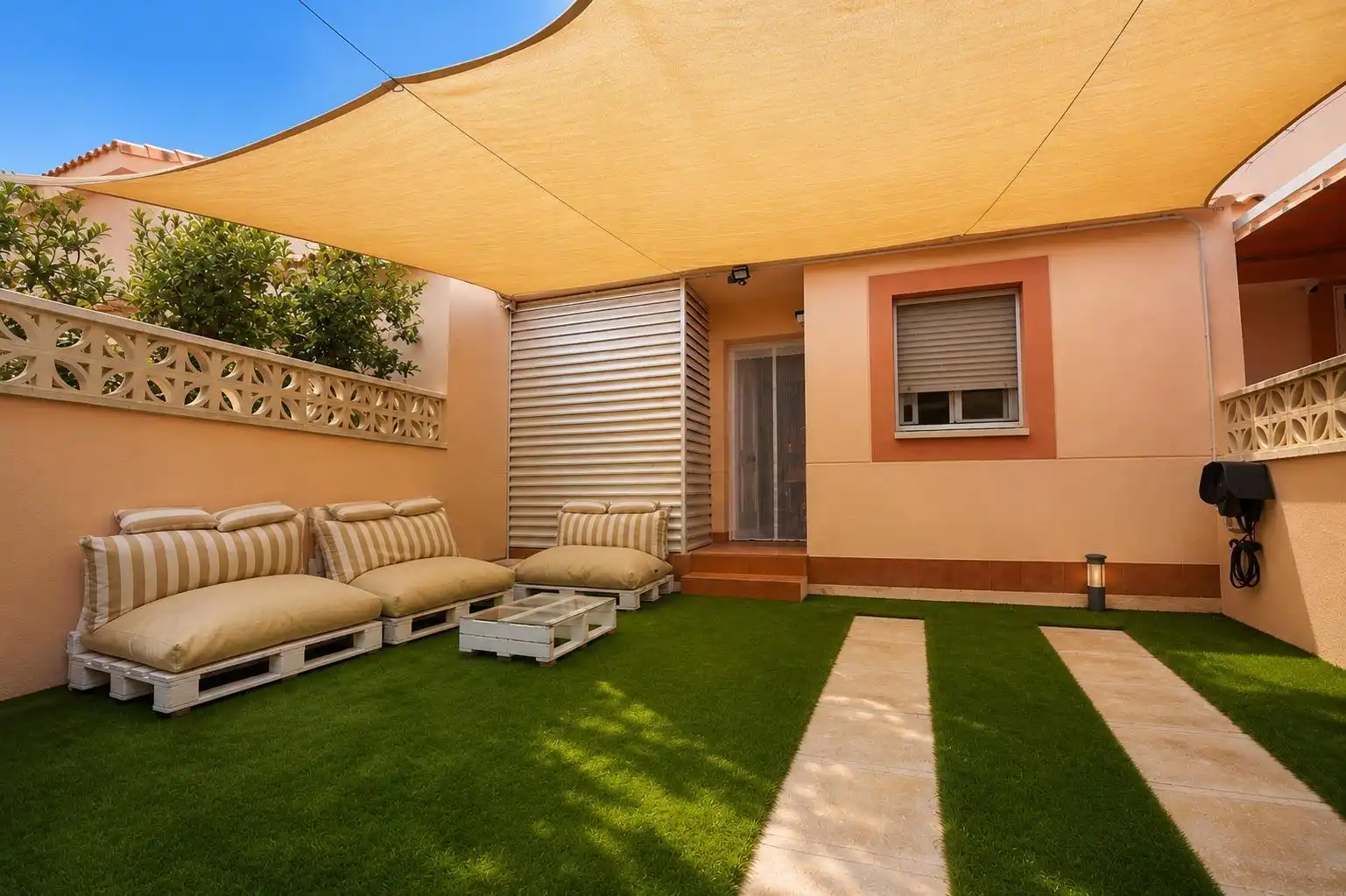 Terrassa de Casa o xalet en venda en Mont-roig del Camp amb Jardí privat, Terrassa i Piscina comunitària