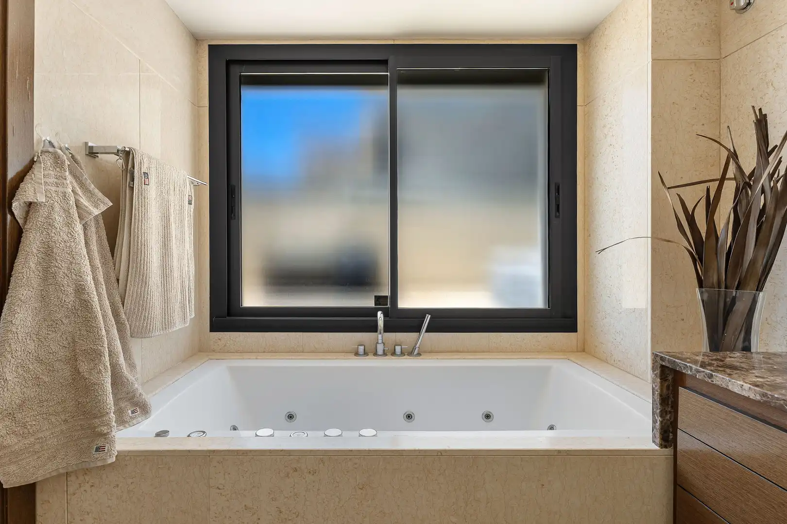 Baño de Apartamento en venta en Marbella con Aire acondicionado, Terraza y Piscina
