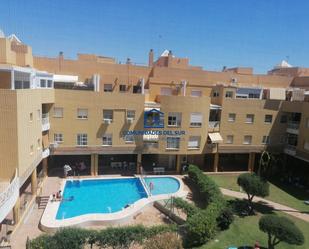 Piscina de Pis de lloguer en El Puerto de Santa María amb Aire condicionat, Terrassa i Balcó