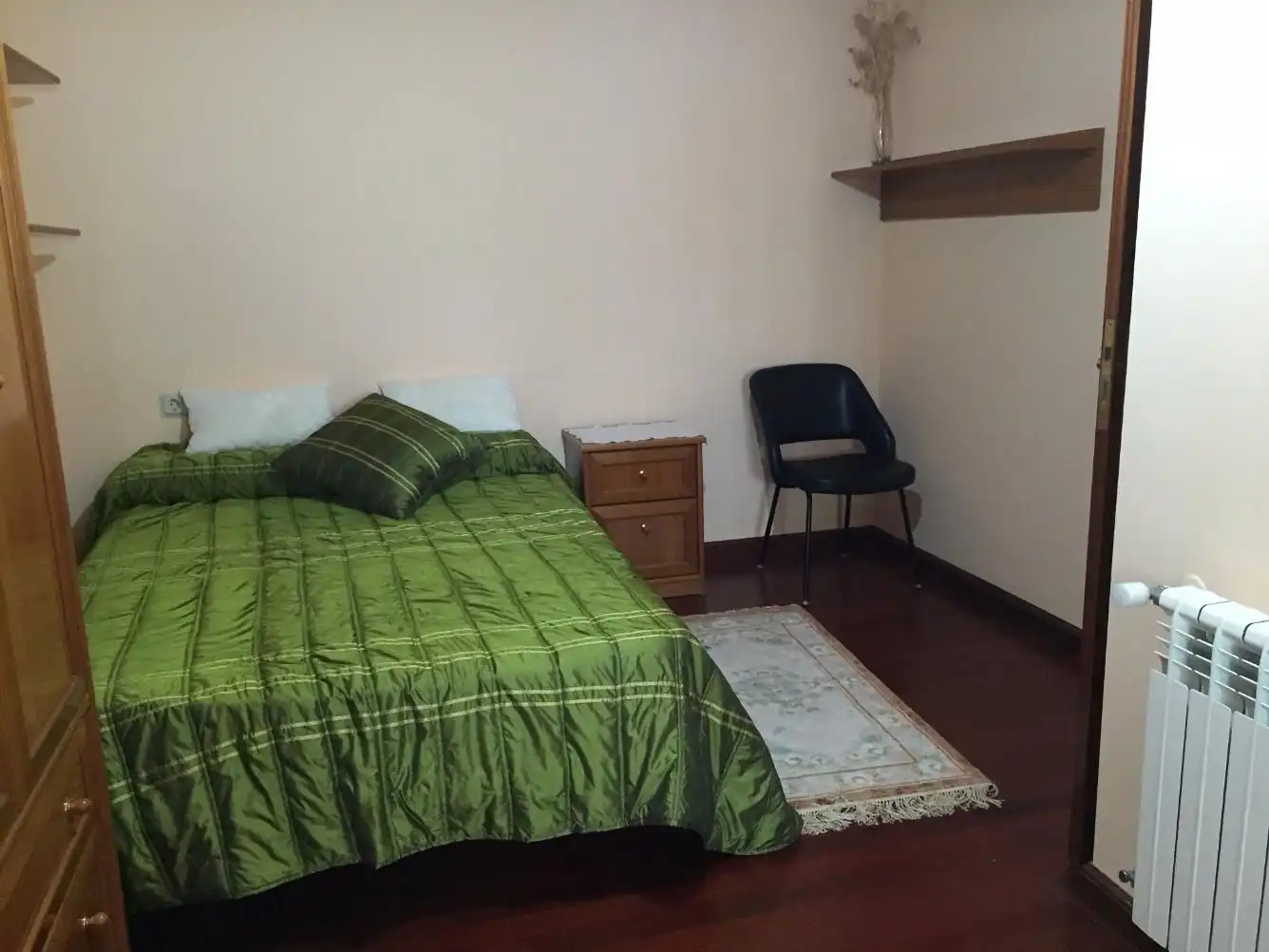 Schlafzimmer von Dachboden zur Miete in Ferrol mit Heizung, Parkett und Terrasse