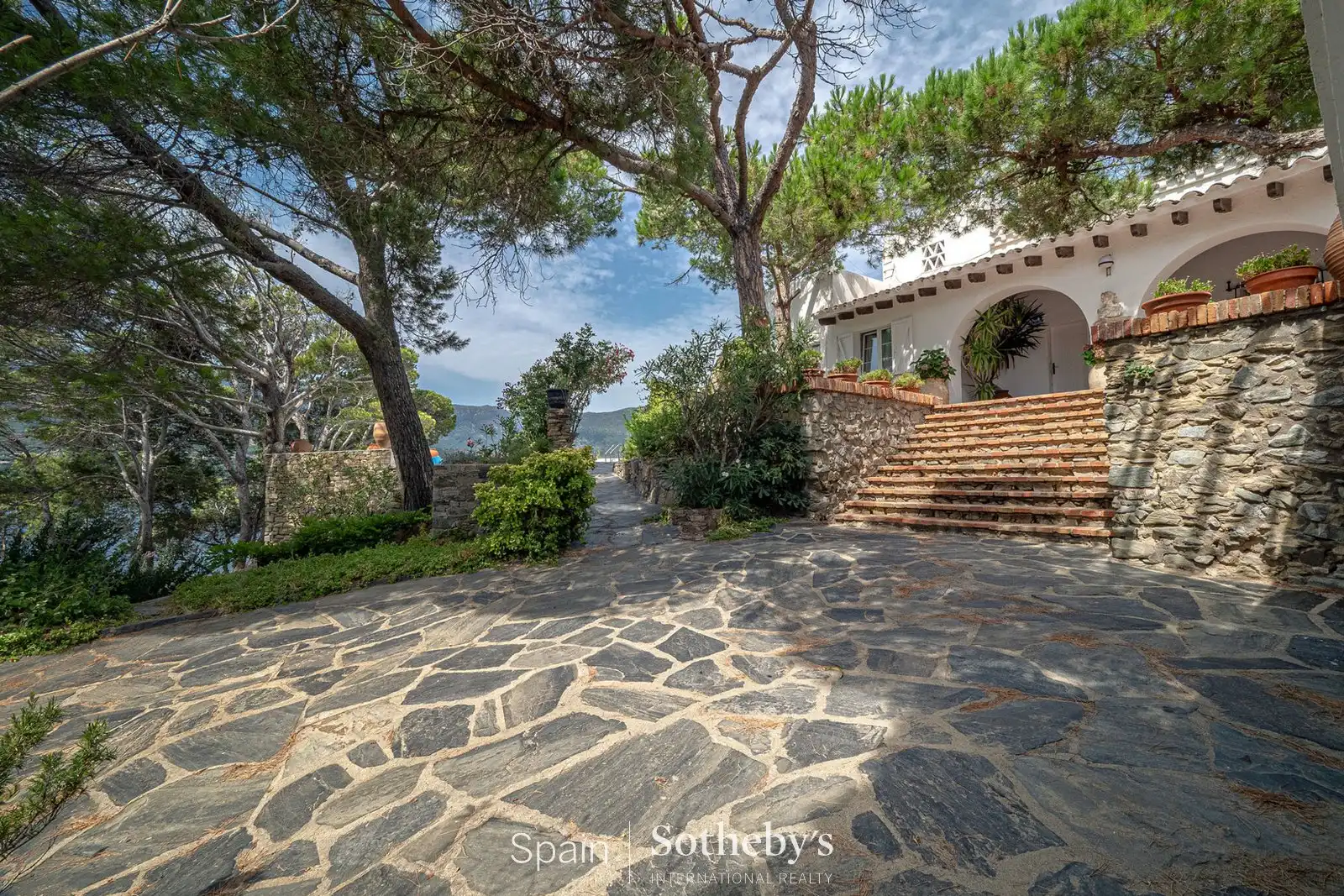 Vista exterior de Casa o xalet en venda en El Port de la Selva amb Calefacció, Jardí privat i Terrassa