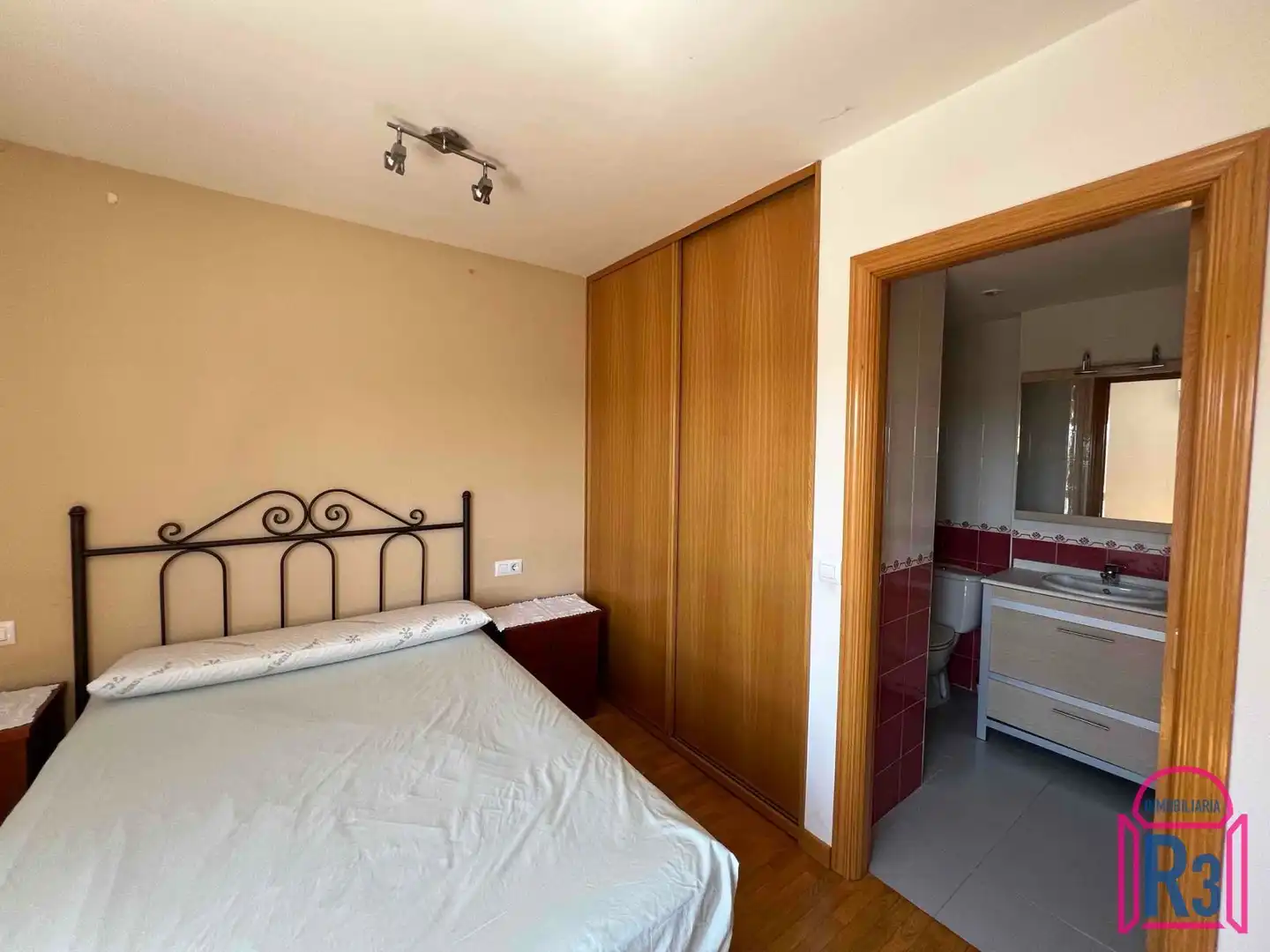 Habitación de Piso en venta en León Capital  con Calefacción, Terraza y Trastero