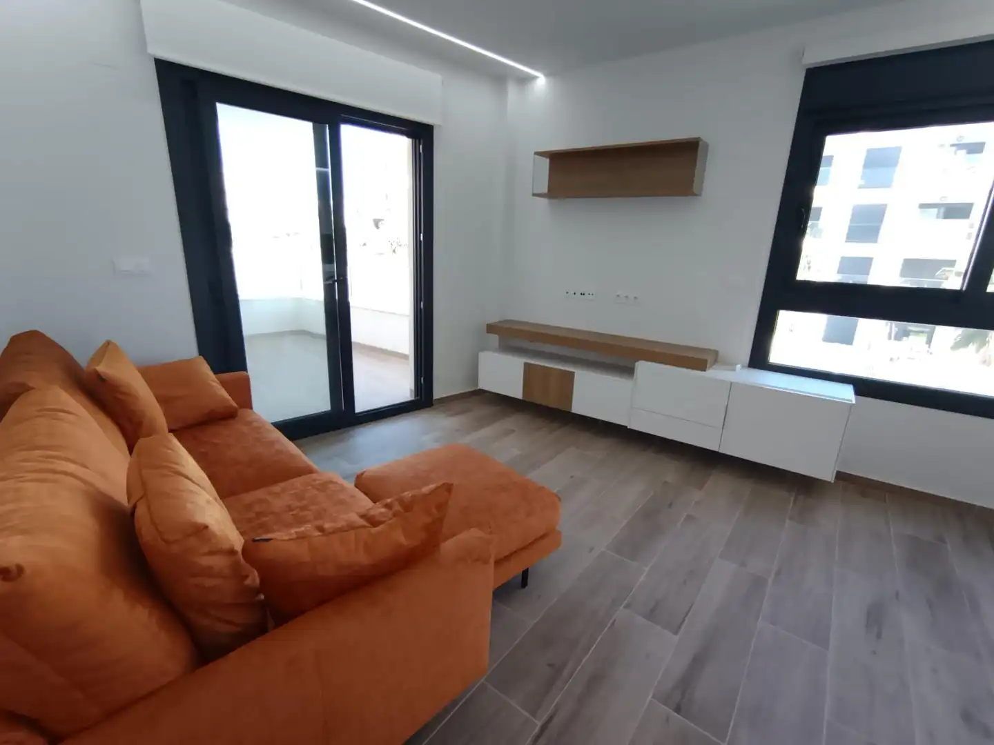 Sala d'estar de Apartament en venda en Orihuela amb Aire condicionat, Terrassa i Moblat