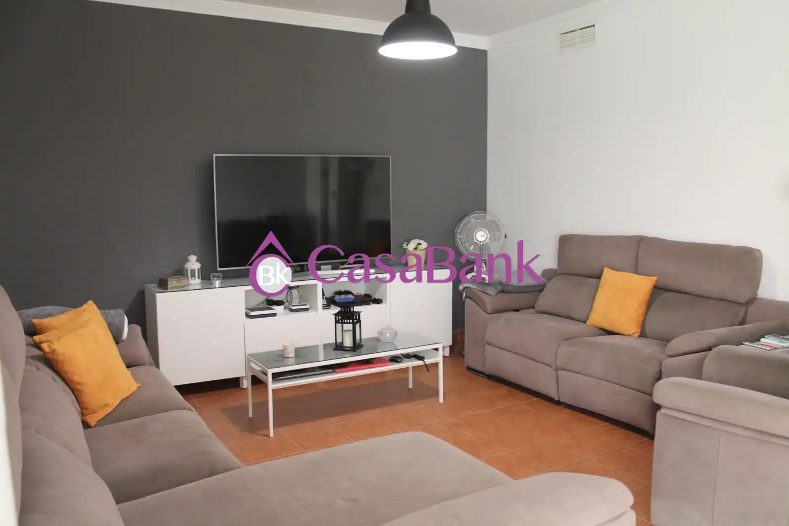Sala d'estar de Casa o xalet en venda en Córdoba amb Aire condicionat, Jardí privat i Piscina