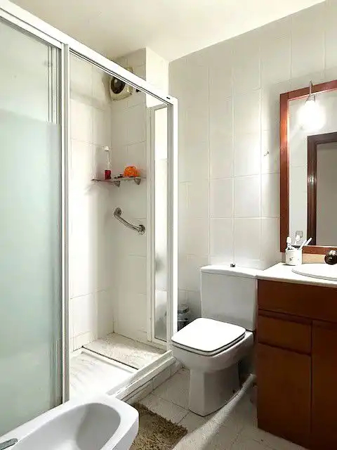 Badezimmer von Wohnung zum Verkauf in Sant Boi de Llobregat mit Klimaanlage, Heizung und Parkett