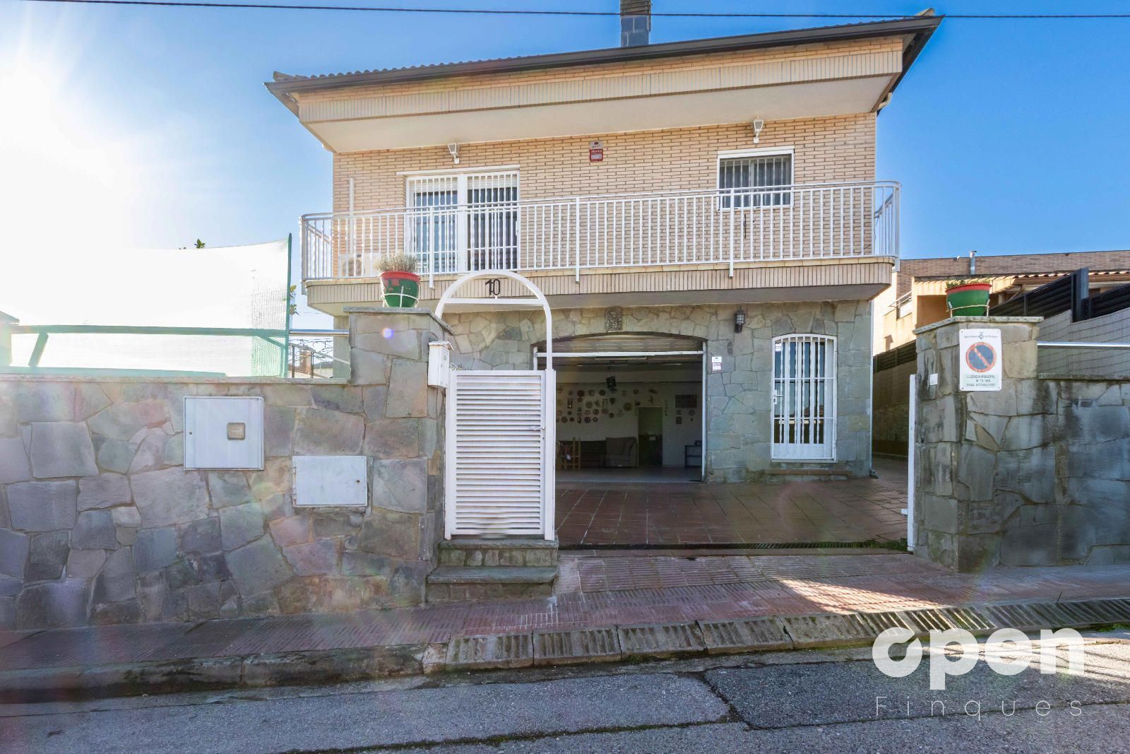 Exterior view of House or chalet for sale in Terrassa  with Air Conditioner, Heating and Terrace