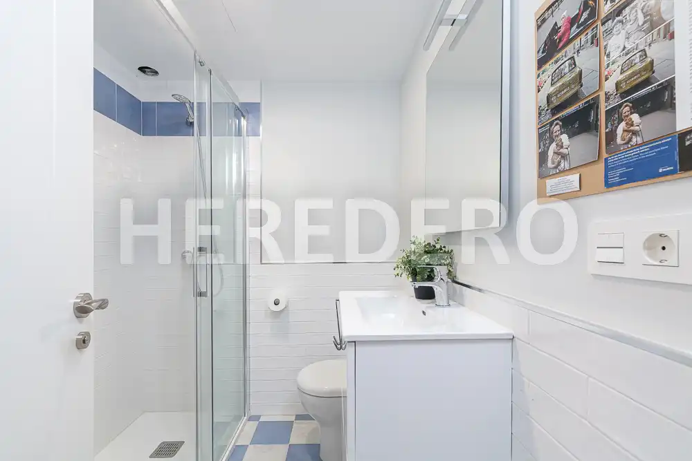 Badezimmer von Wohnung zum Verkauf in Vigo  mit Heizung und Parkett