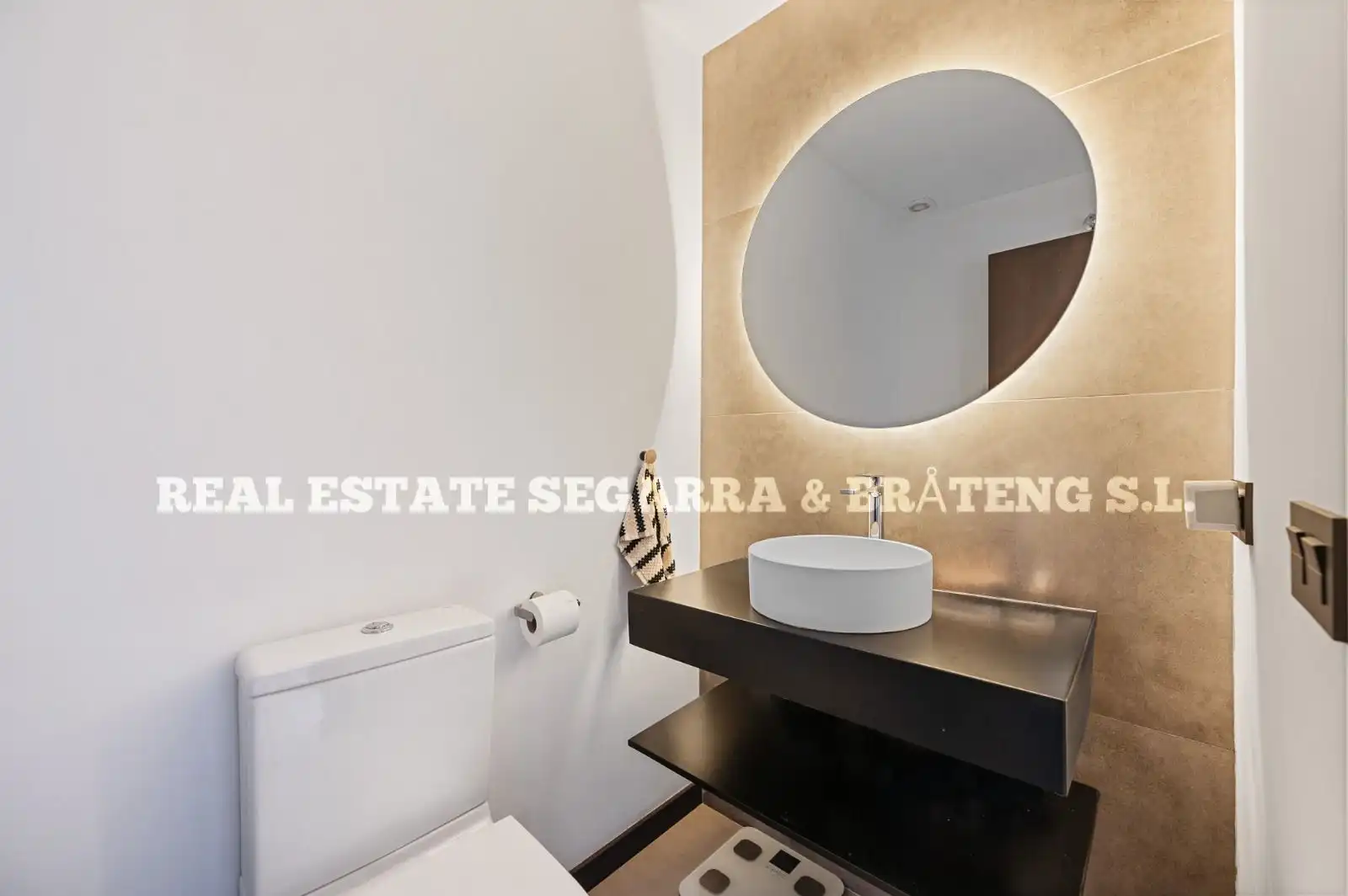 Bathroom of Attic for sale in Marbella  with Air Conditioner, Heating and Oven