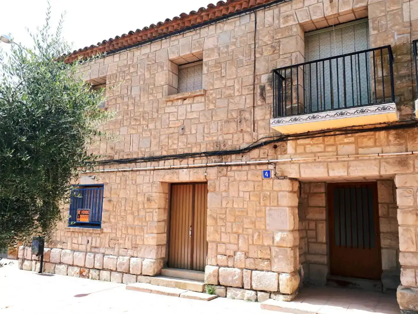 Vista exterior de Casa adosada en venta en Sariñena con Balcón