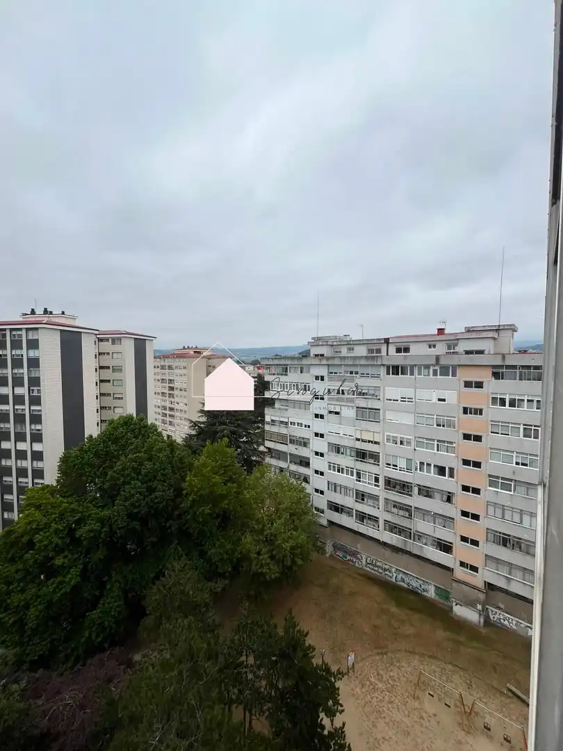 Vista exterior de Piso en venta en Vigo  con Trastero