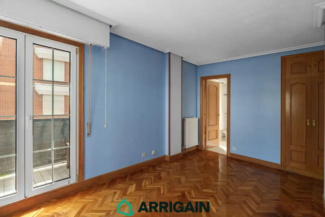 Habitación de Piso en venta en Donostia - San Sebastián  con Calefacción, Terraza y Trastero