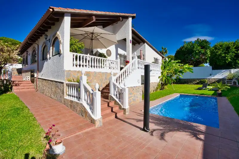 Xalet amb piscina en venda a Riviera del Sol