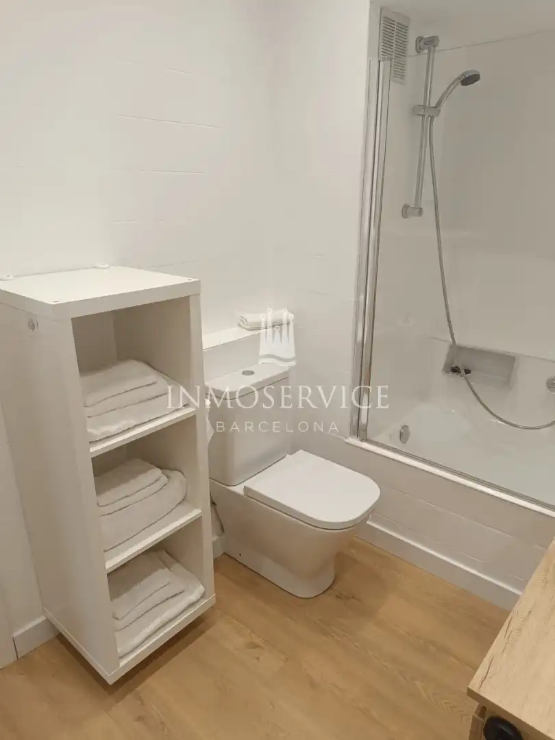 Dormitori de Pis de lloguer en Barcelona amb Aire condicionat, Calefacció i Parquet