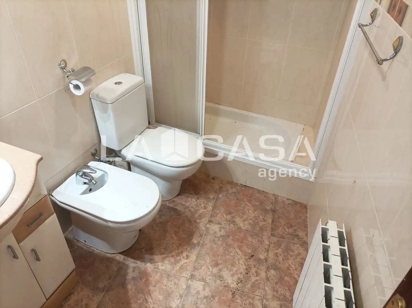 Baño de Piso en venta en Santa Coloma de Gramenet con Calefacción, Terraza y Trastero