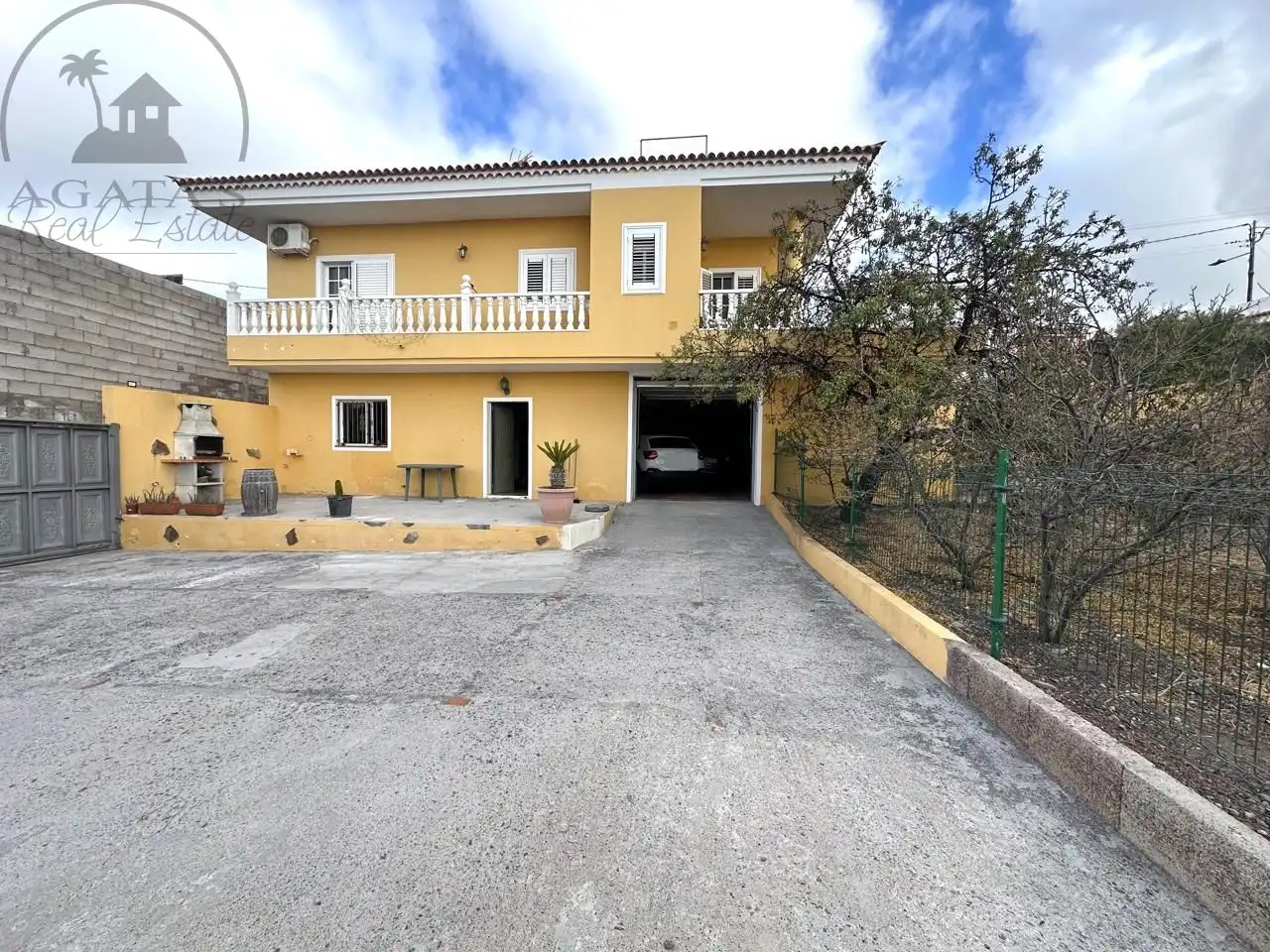 Vista exterior de Finca rústica en venda en Santiago del Teide amb Jardí privat i Terrassa