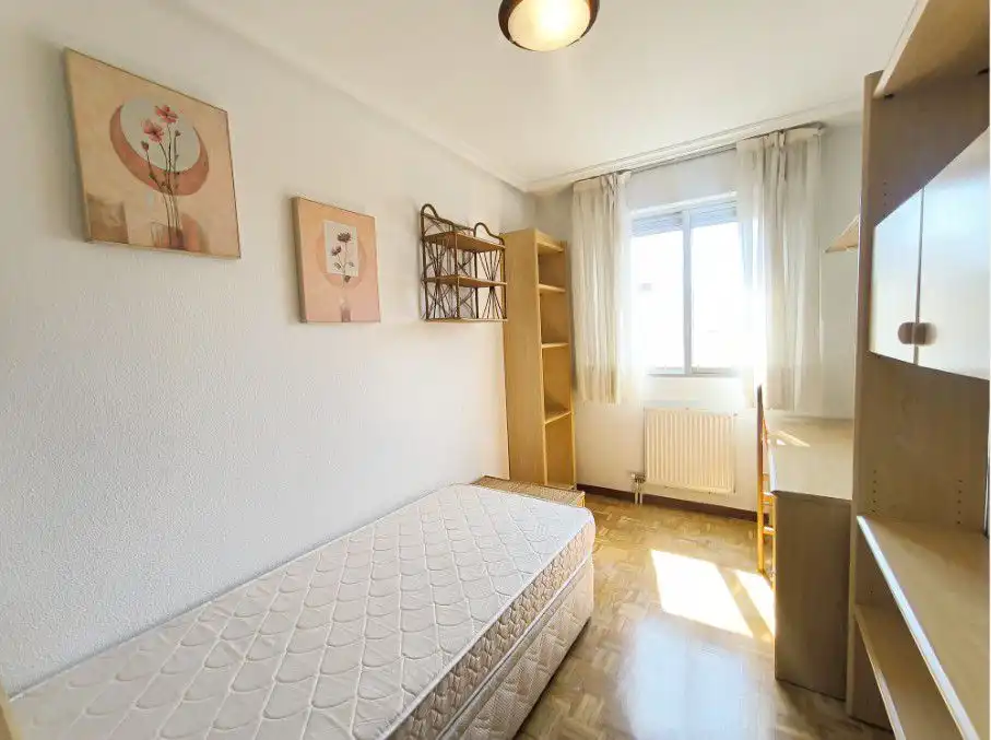 Bedroom of Flat for rent in Salamanca  with Heating, Parquet flooring and Terrace