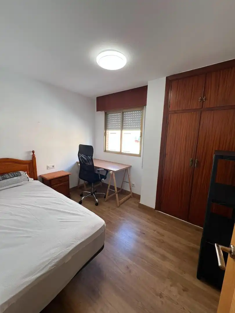 Dormitori de Apartament de lloguer en Almería amb Aire condicionat i Moblat