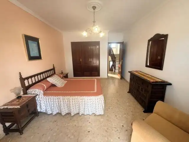 Dormitori de Casa o xalet en venda en Sanxenxo amb Jardí privat, Terrassa i Moblat