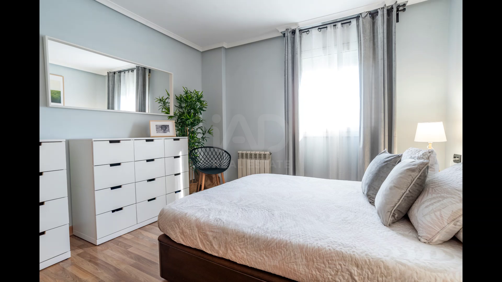 Dormitori de Pis en venda en Sabadell amb Aire condicionat i Calefacció