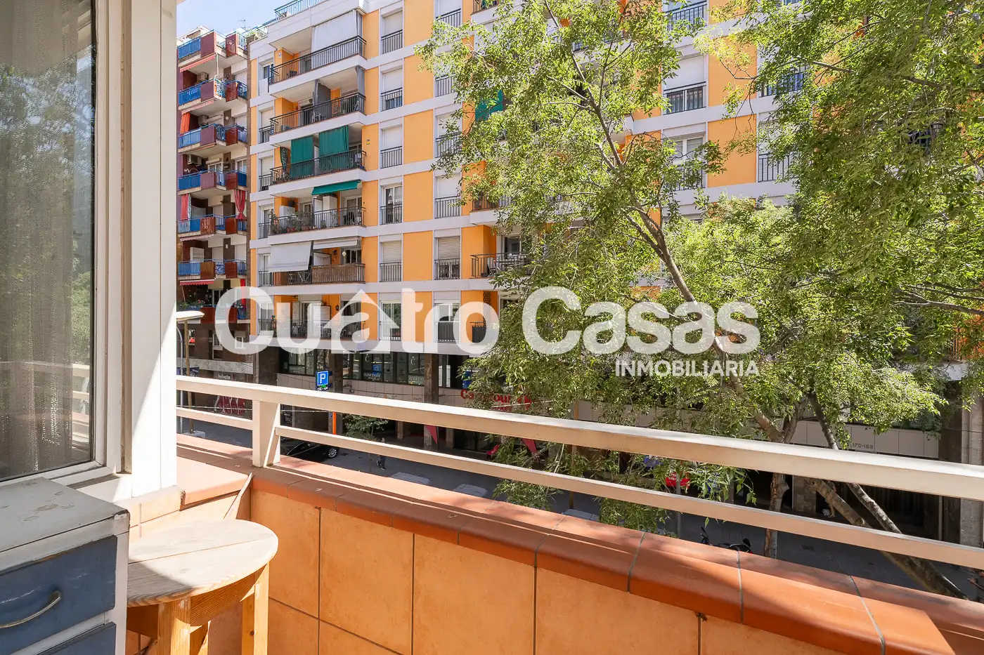 Vista exterior de Pis en venda en Barcelona amb Calefacció i Balcó