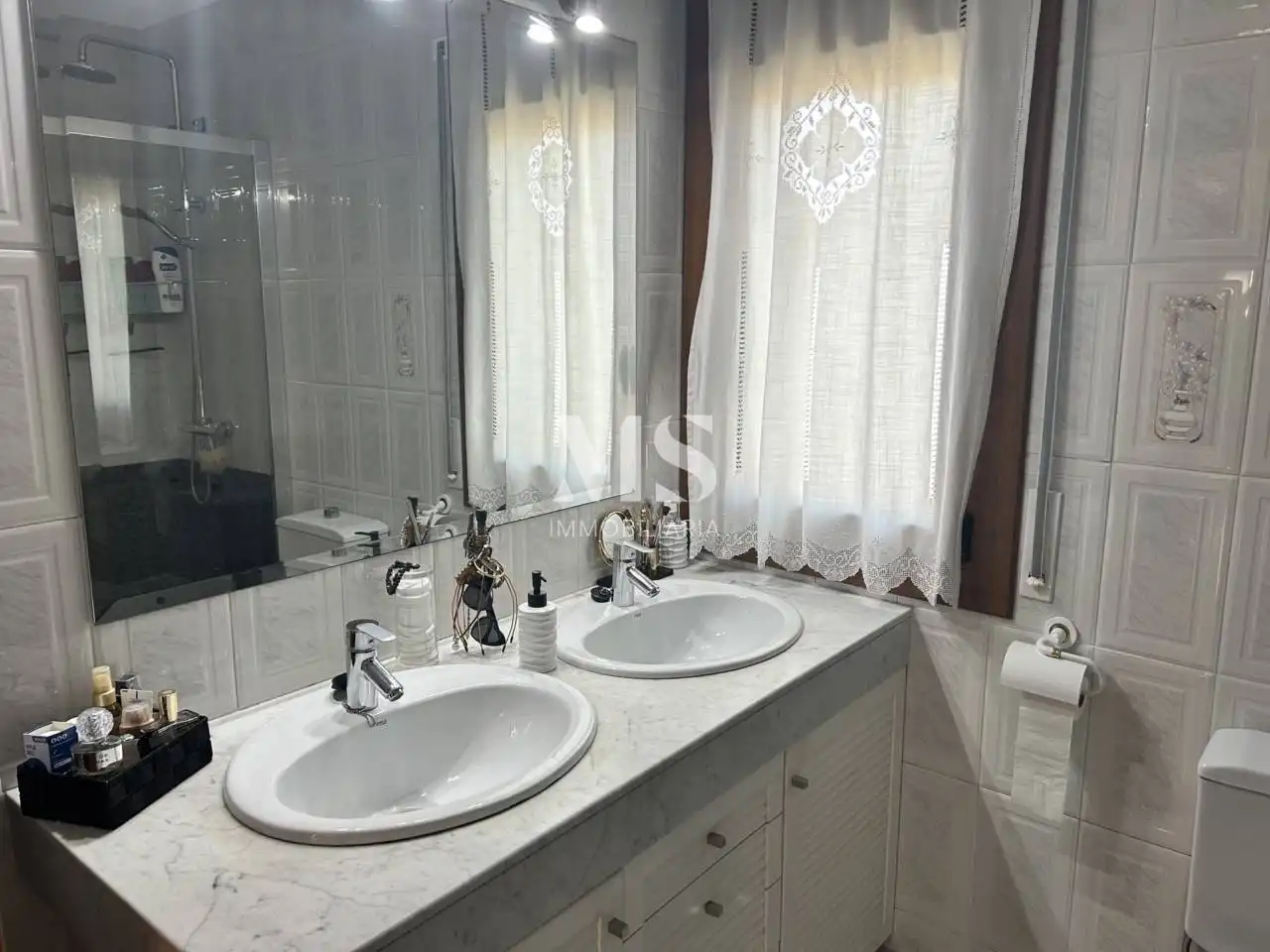 Bany de Casa adosada en venda en Vic amb Aire condicionat, Calefacció i Jardí privat