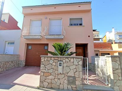 Vista exterior de Casa adosada en venda en Palamós amb Calefacció