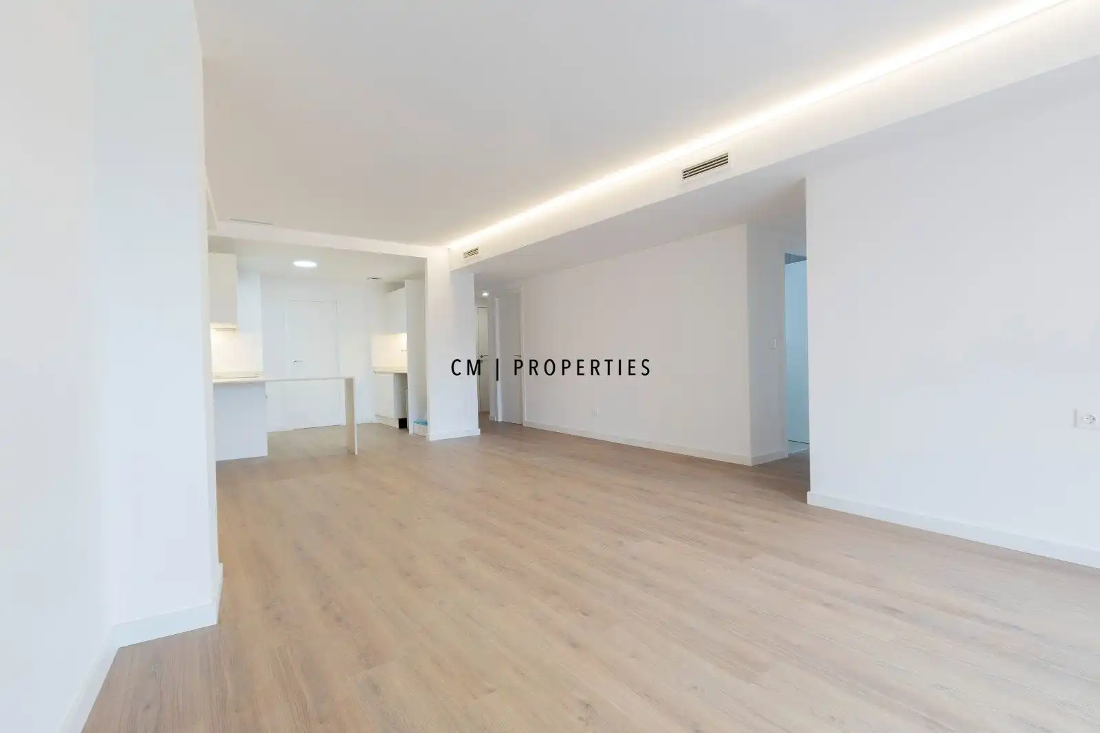 Außenansicht von Wohnung zur Miete in Valencia mit Terrasse, Abstellraum und Schwimmbad