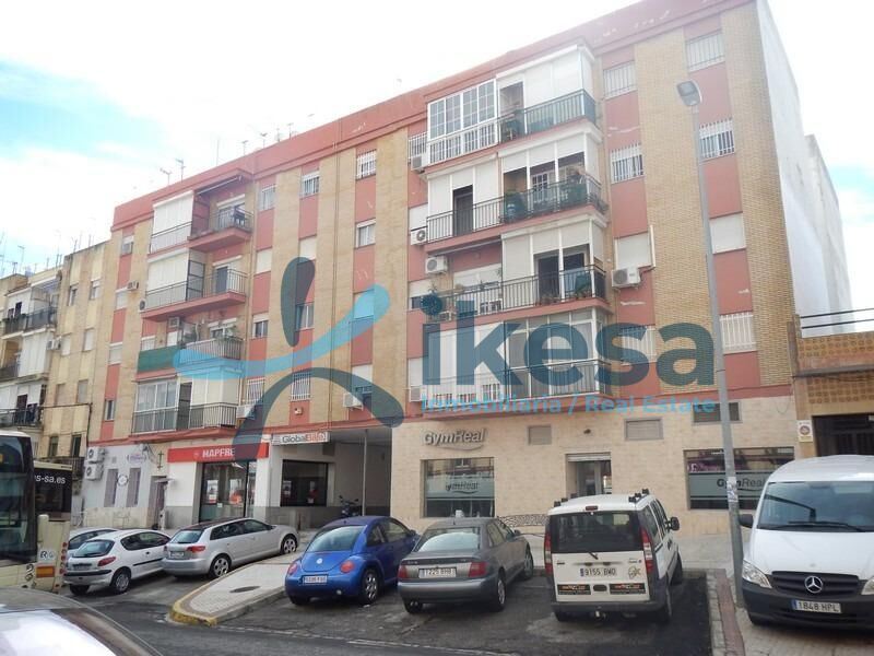 Exterior view of Flat for sale in Castilleja de la Cuesta  with Terrace and Balcony