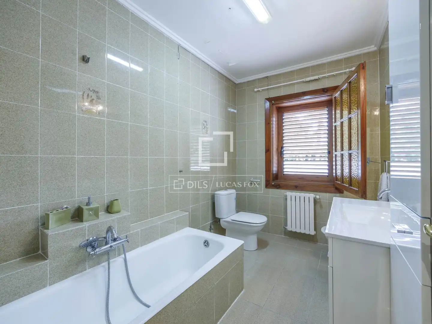 Bathroom of Houses for sale in Paterna  with Heating, Private garden and Parquet flooring