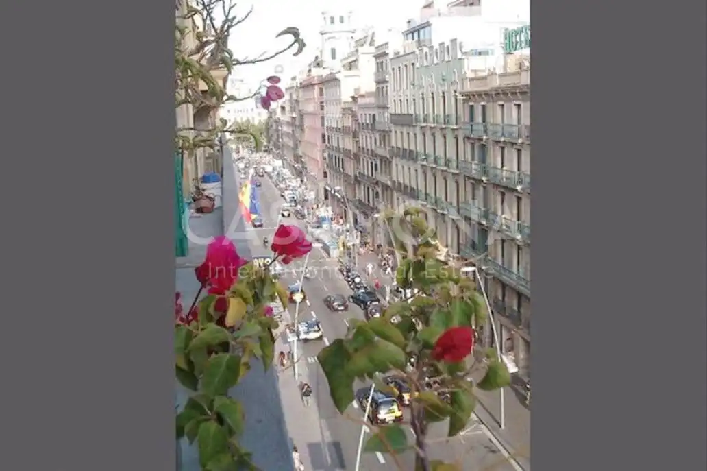 Apartament amb terrassa en venda a Eixample, imagen 3